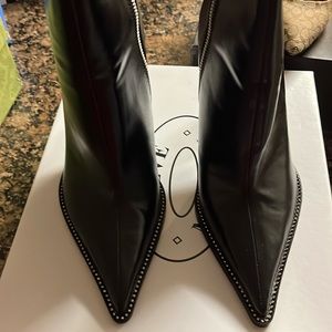 Zara , 7 side. Like new